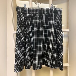 Black and white plaid Skirt - 2xl - never worn